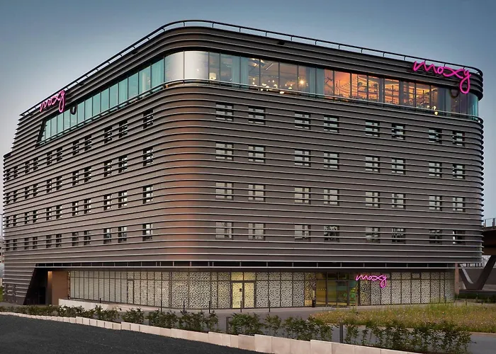 Moxy Bonn AirportHotel Köln